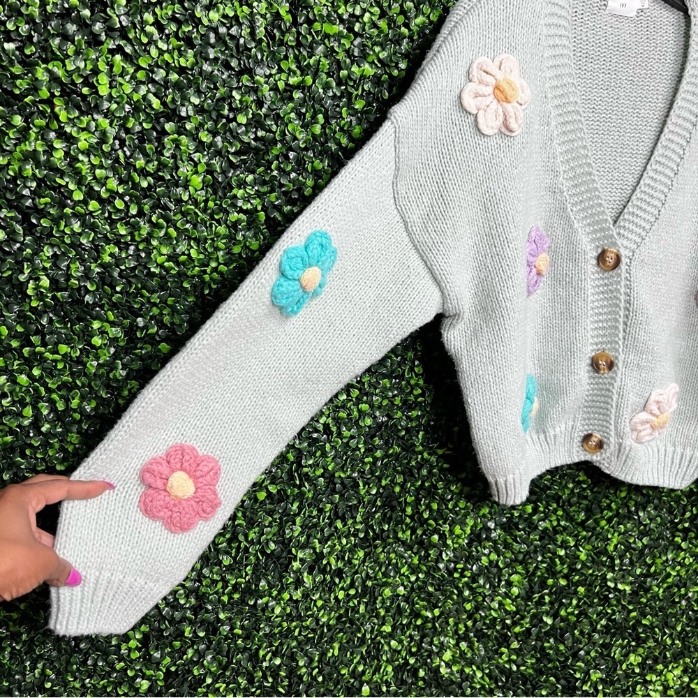 LUNA IVY | 3D Floral Knit Cardigan Sweater - Picture 4 of 7